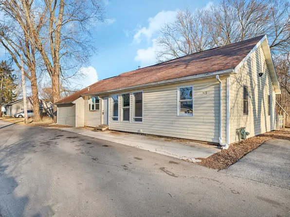 2021 Post St, Ottawa, IL 61350
