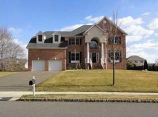 17 Legends Dr, Monroe Township, NJ 08831