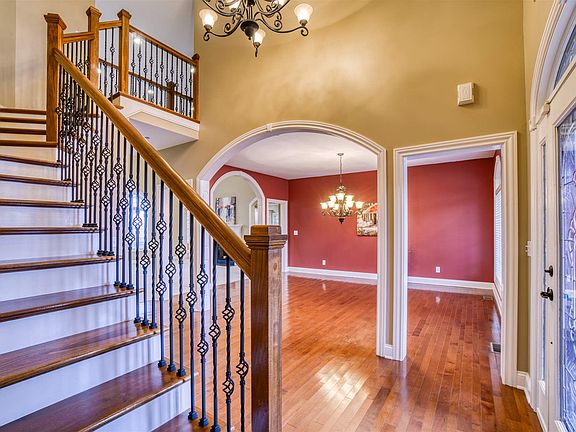 3rd image of 1107 Ladbrooke Dr