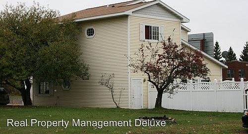 2nd image of 1115 Oak St #2