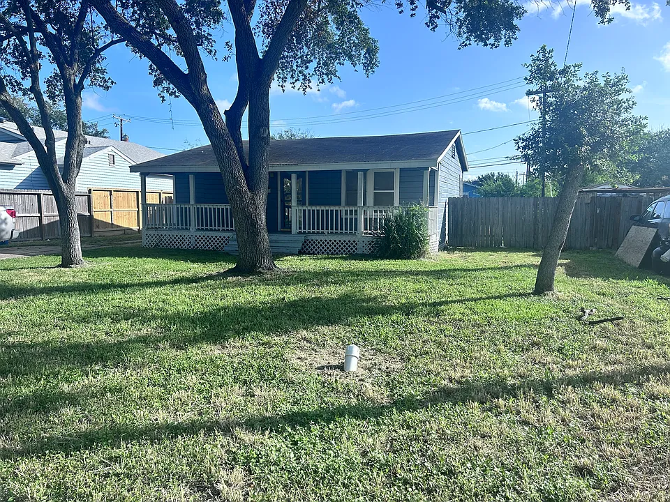 210 W Vanderbilt Dr