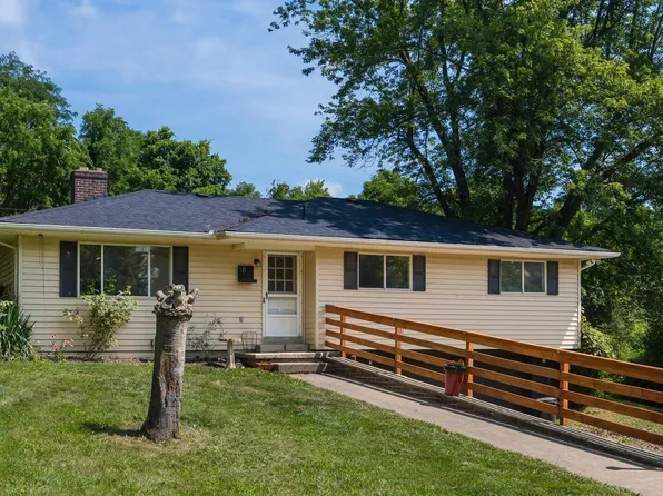 18 Pine Village Dr, Granville, OH 43023