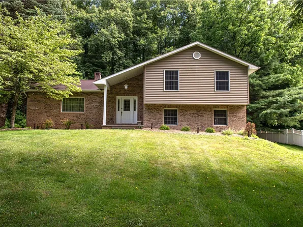 1294 Union Valley Rd, Wampum, PA 16157