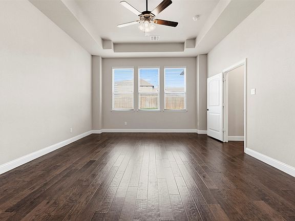 5th image of 421 Summer Grove Dr