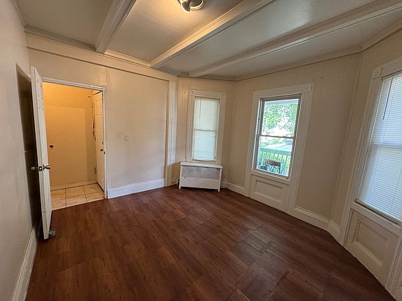 4th image of 712 E 27th St #1