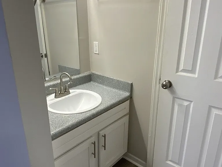 Greenbriar Apartments — Photo 6