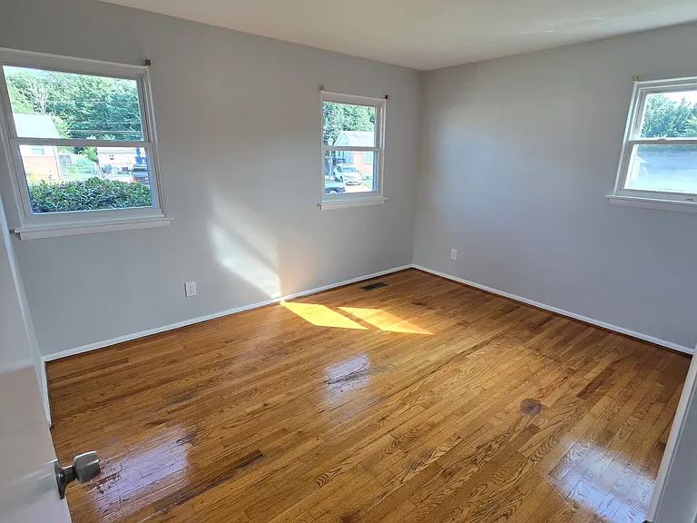 306 Holly Manor Rd — Photo 7
