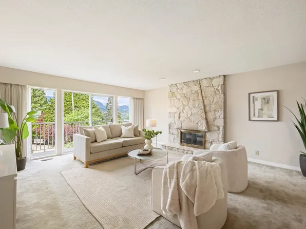 2322 Huron Dr, Coquitlam, BC V3J 6Y6