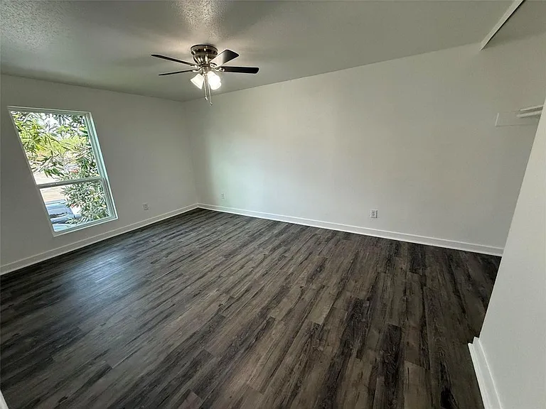 8034 Antoine Dr — Photo 6