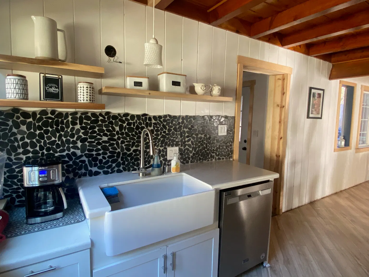 3 bed, 1.5 bath, 1300 sqft, $2,600 — Photo 2