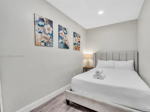 10002 E Bay Harbor Dr, Bay Harbor Islands, FL