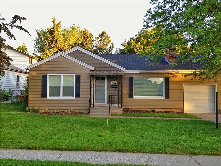 2998 E Louise Ave — Photo 2