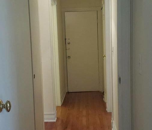 hall between bedrooms and bath