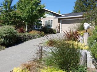 424 Poppy Hill Dr, Healdsburg, CA 95448