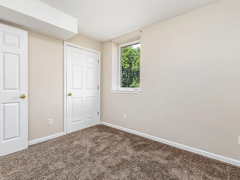 1043 Edina St — Photo 33