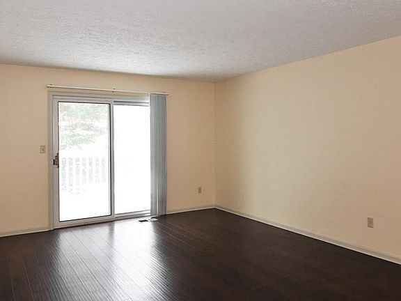 3rd image of 356 Village Pointe Dr #6