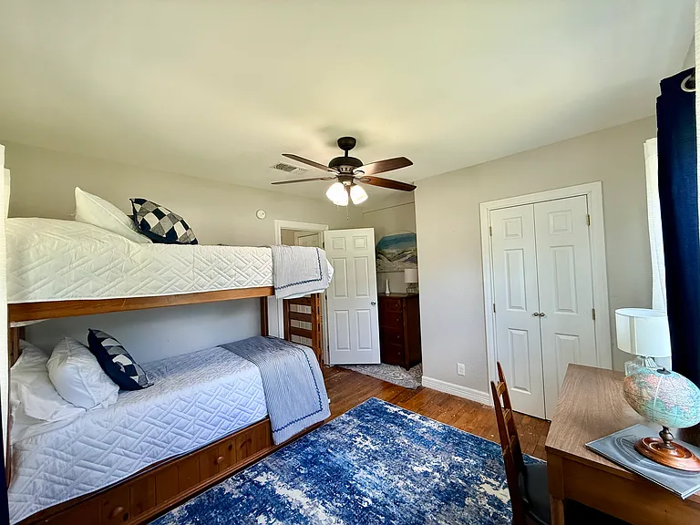 712 Hale St — Photo 10