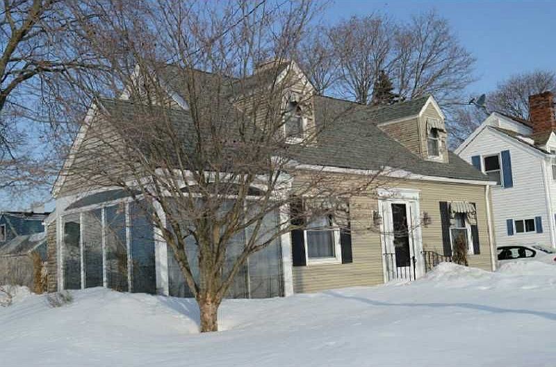 2nd image of 426 Newport Ave