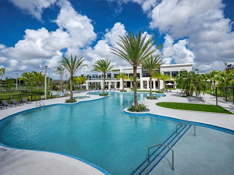 Manor Hialeah — Photo 23