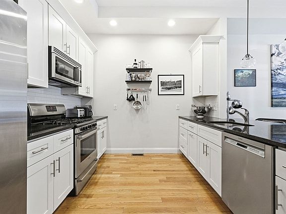 3rd image of 299 Sumner St #1