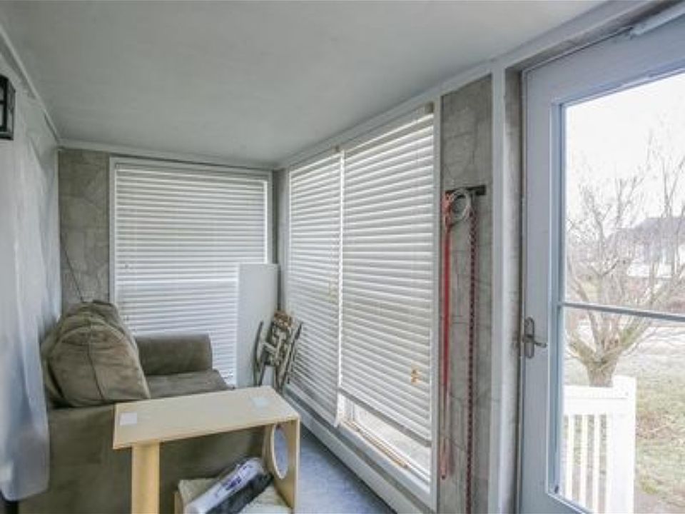1st image of 318 Lake St