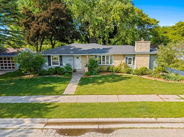 1655 Cypress Ln, Green Bay, WI 54302