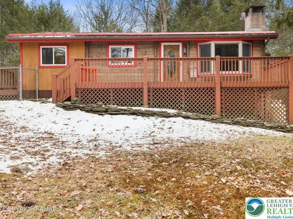 148 Sportsmen Dr, Cresco, PA 18326