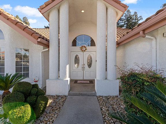 5th image of 4943 W Minarets Ave