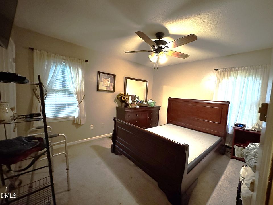 2nd image of 138 W Dolphin St