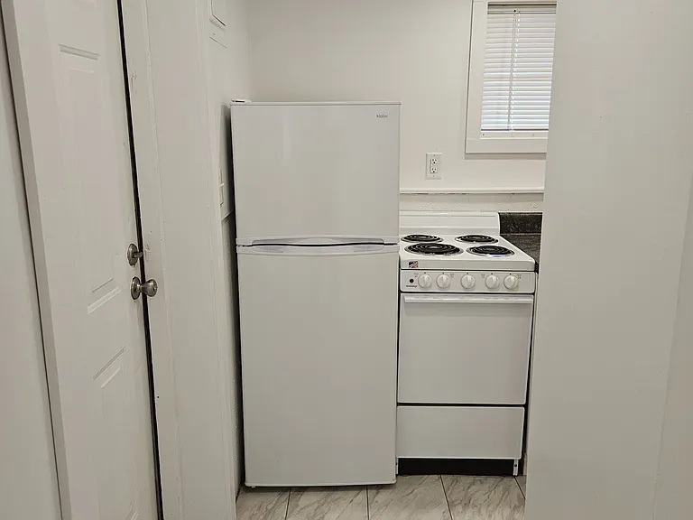 1208 Byrne Ave #BASEMENT — Photo 4