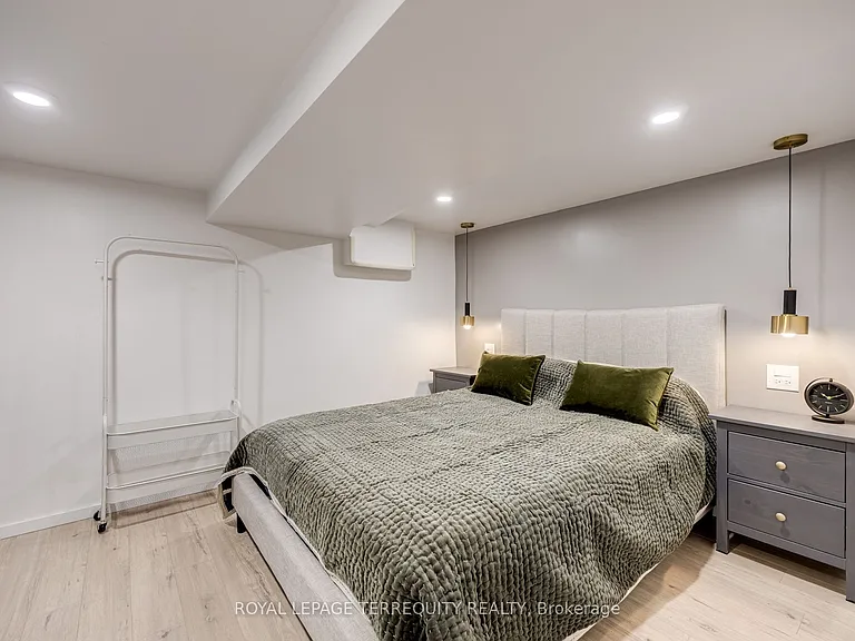 490 Symington Ave #BASEMENT — Photo 8