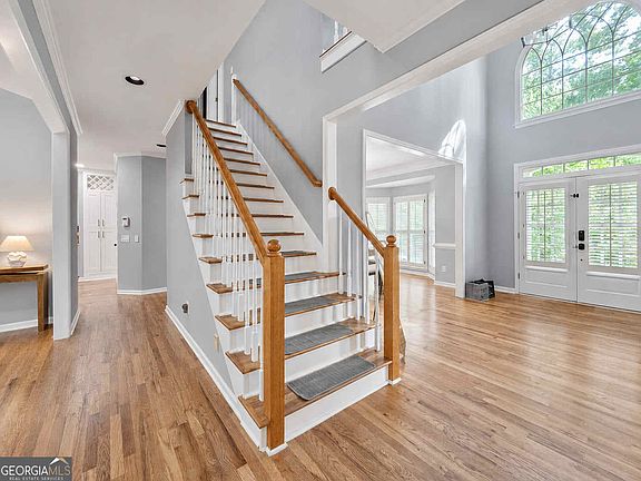 3rd image of 320 Summerlin Dr