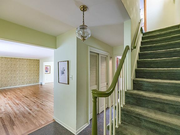 4th image of 5029 Robinhood Ln