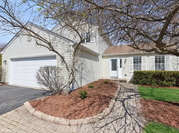 835 Wheatland Ln, Aurora, IL 60504