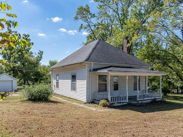 15545 Hickory St, Basehor, KS 66007