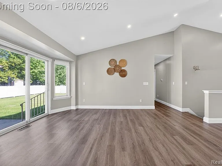 45925 Ashwood Ln — Photo 6