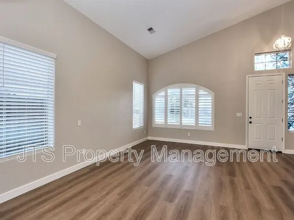 6421 Noble House Ct, Elk Grove, CA 95758
