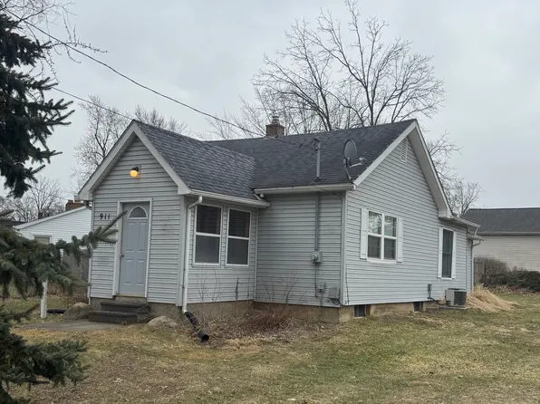 911 W Silver Lake Rd, Fenton, MI 48430