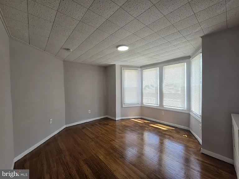 633 E Allegheny Ave — Photo 38