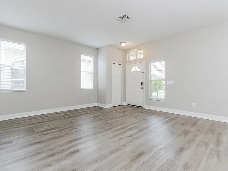 1046 Raining Meadows Ln — Photo 5