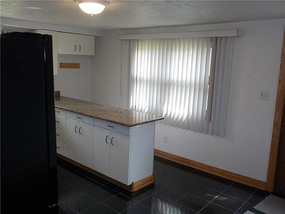 4th image of 1261 Sumac St