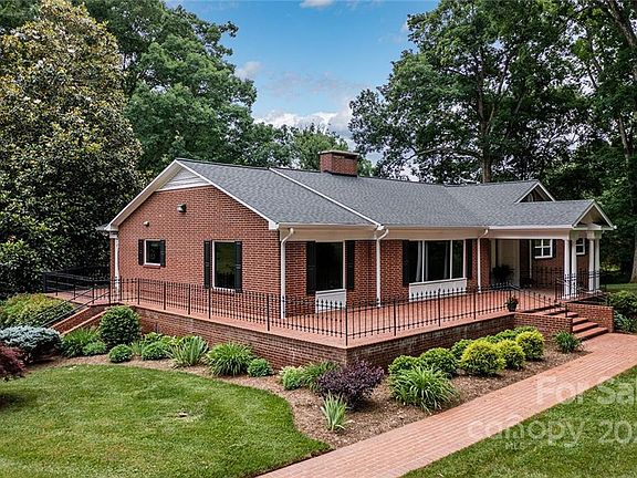 2nd image of 205 Mountain View Dr