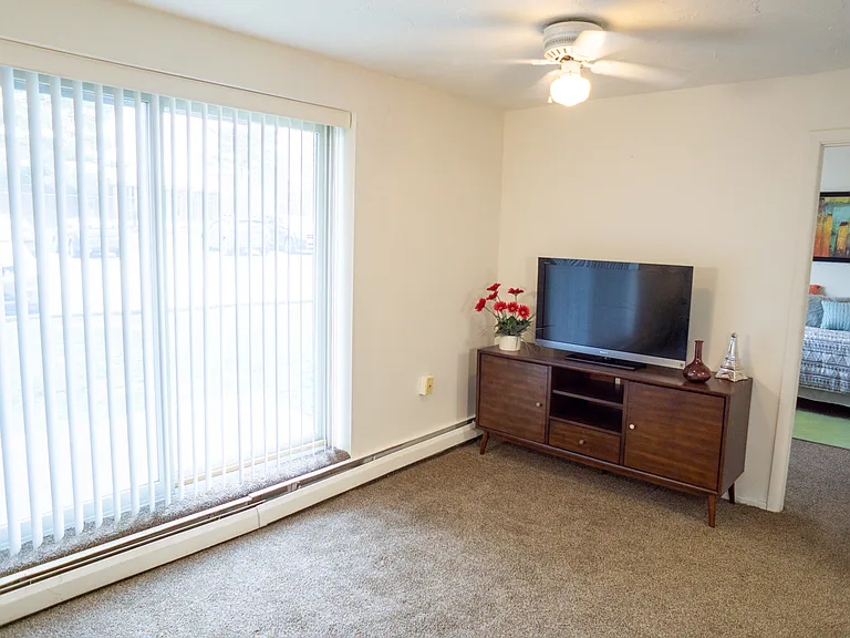 College Towers Apartments — Photo 32