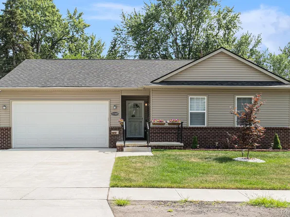 31505 Pierce St, Garden City, MI 48135