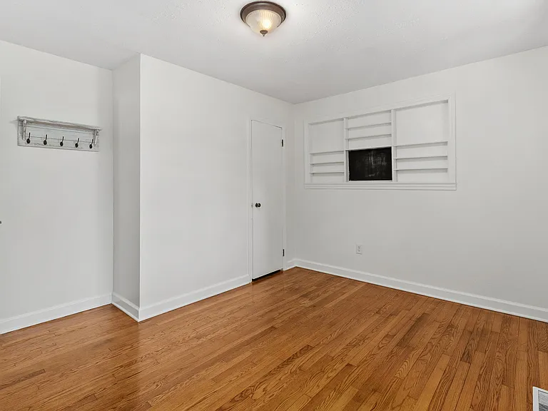 969 Henderson Ave — Photo 33