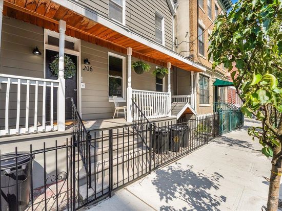 206 38th St, Union City, NJ 07087