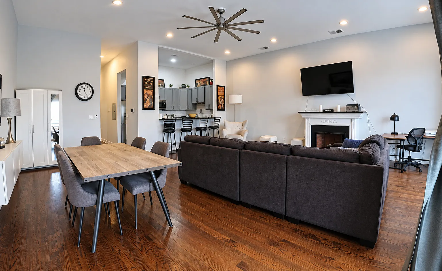 3 bed, 1960 sqft, $3,250 — Photo 3