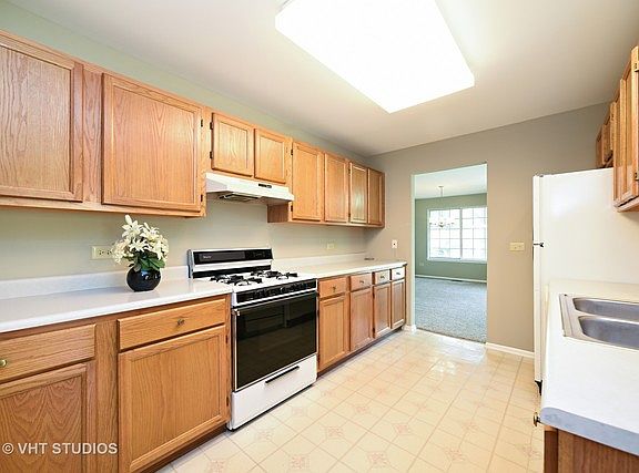 3rd image of 375 Aberdeen Ct Unit 4