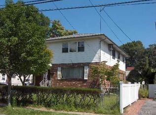 8 Ashwood Rd, Port Washington, NY 11050