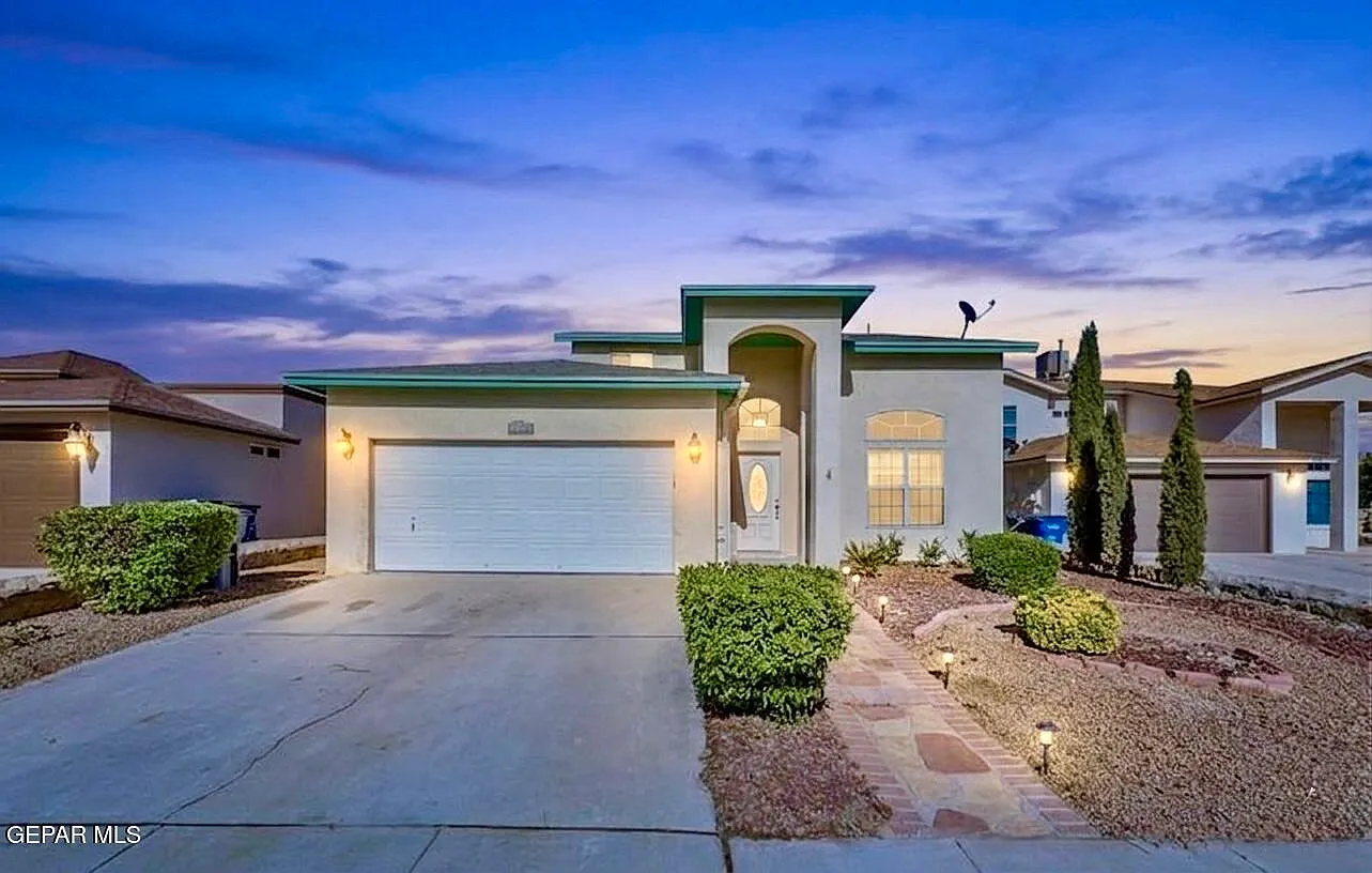 3 bed, 2.5 bath, 1880 sqft, $1,800 — Photo 1